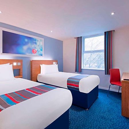 Travelodge Cameron Toll Hotel EDI Szoba fotó