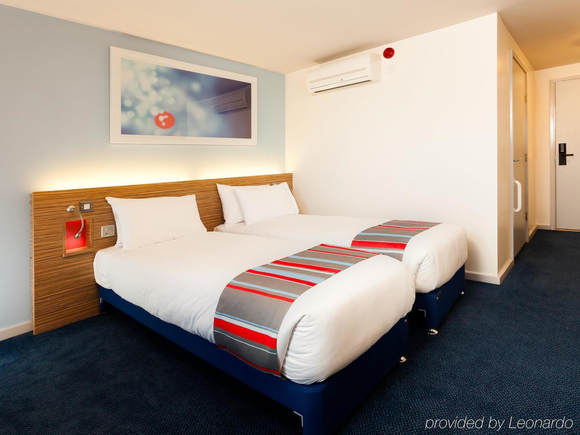 Travelodge Cameron Toll Hotel EDI Kültér fotó
