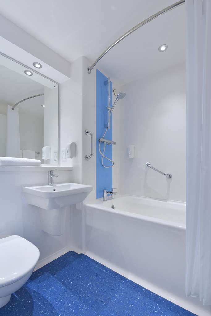Travelodge Cameron Toll Hotel EDI Szoba fotó